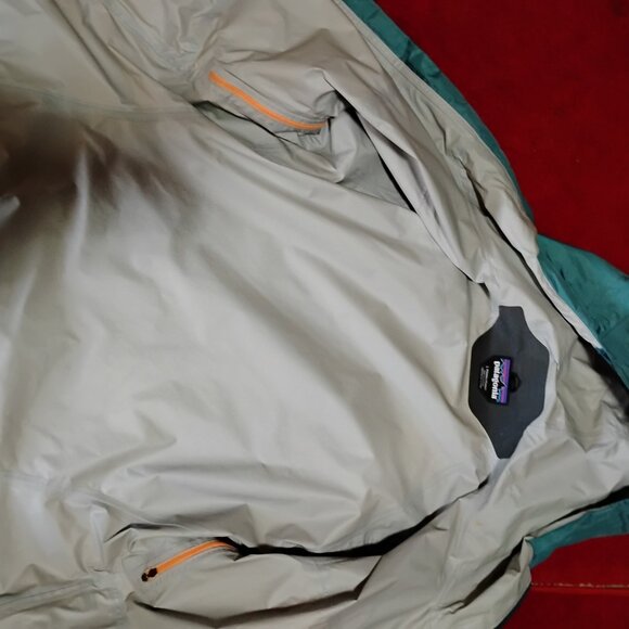 Patagonia Rain jacket, Women's Large - Picture 3 of 4